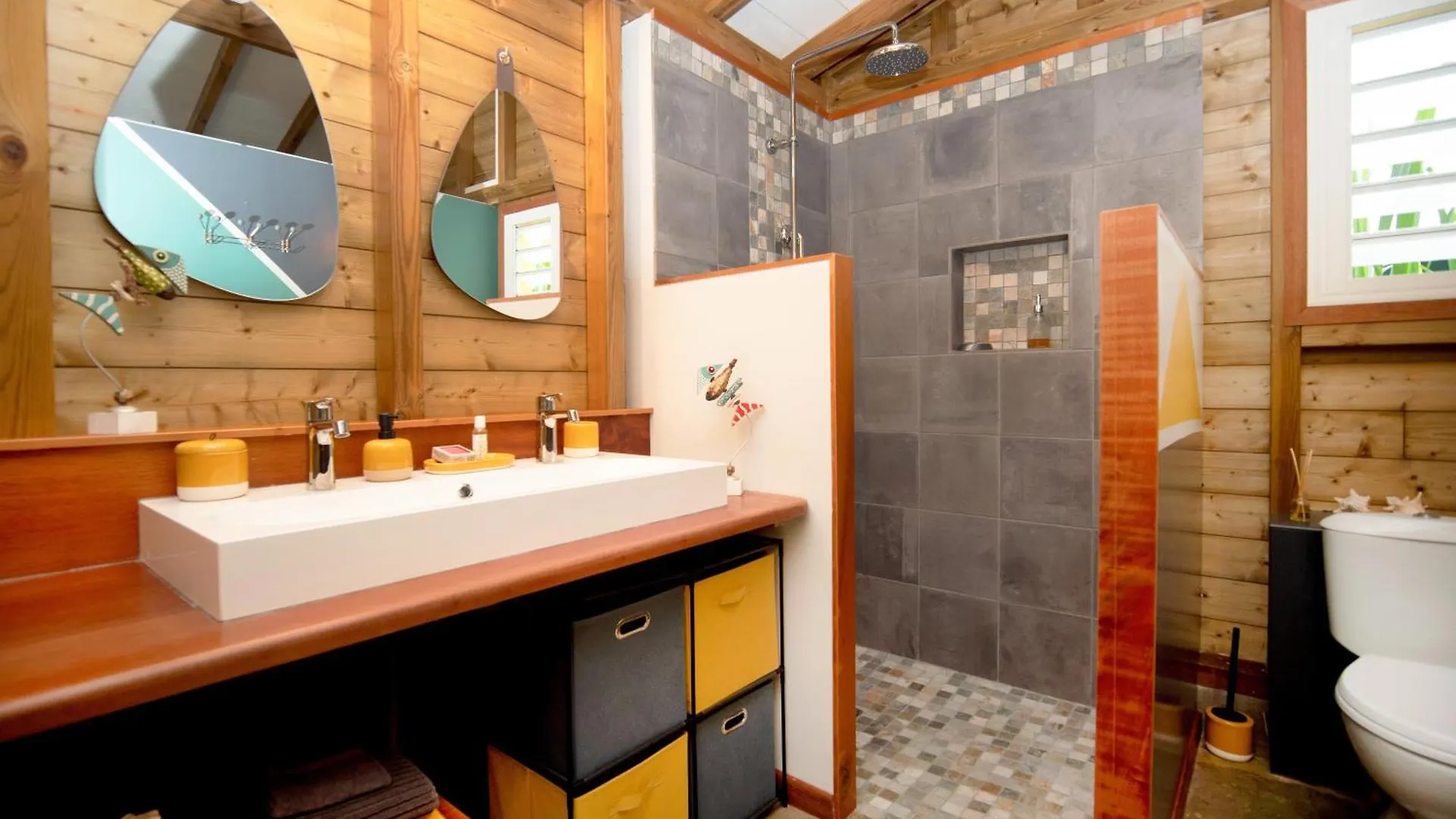 Bungalows Ti Lodge Martinique - Pres De La Plage Avec Jacuzzi Prive サント・リュス